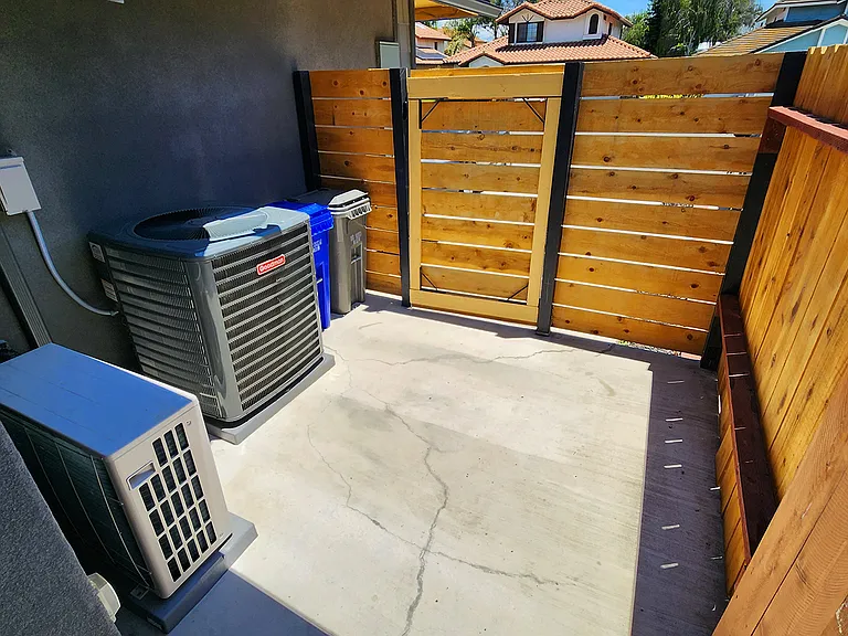 893 Pinewood Dr — Photo 3