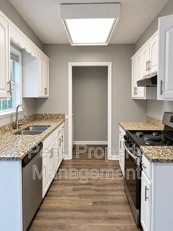 3 bed, 2.0 bath, 1146 sqft, $1,895 — Photo 2