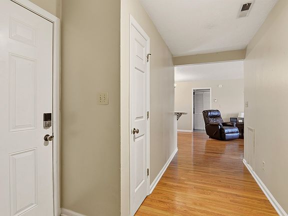 5th image of 1400 Cedar Ridge Dr