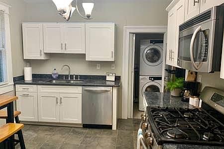 3rd image of 940 Race St