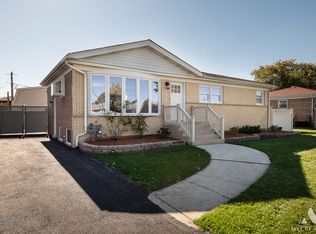 7113 W 85th St, Burbank, IL
