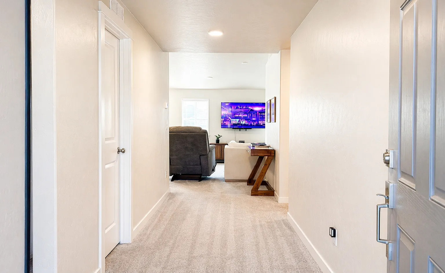 3 bed, 1408 sqft, $2,449 — Photo 2