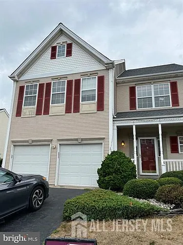 32 Marion Dr Photo 1