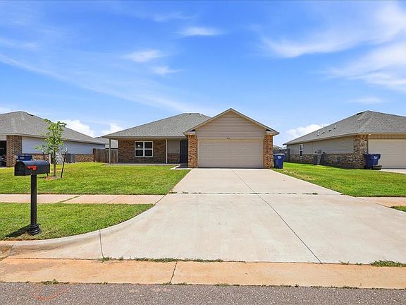 2nd image of 1012 S Blackjack Ln