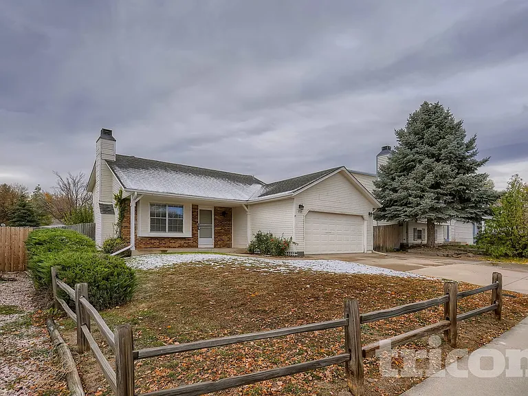 1721 S Genoa Way — Photo 3