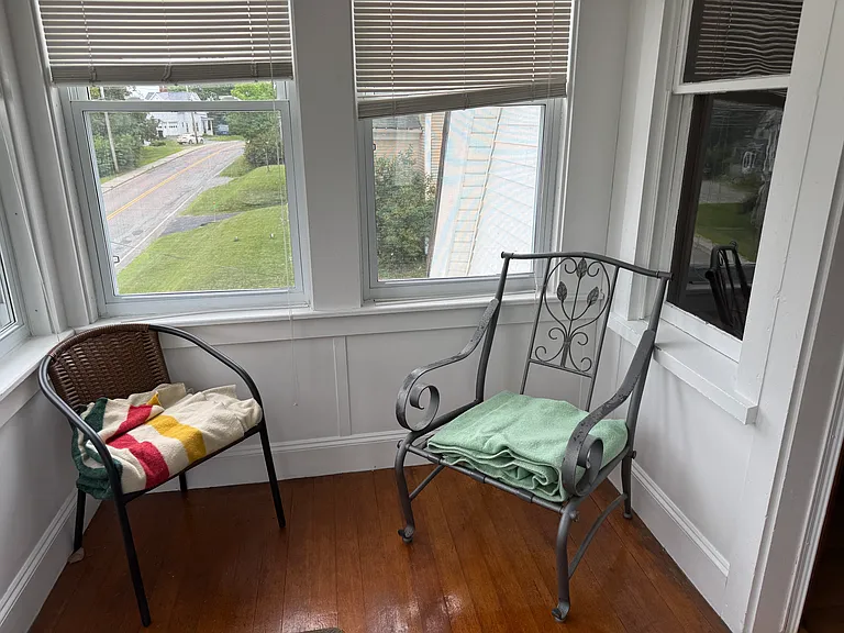 425 Pleasant St — Photo 11