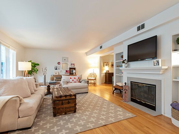 2nd image of 2666 Prairie Ave APT C