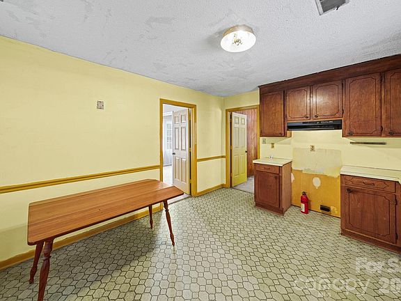 5th image of 4510 Springview Dr