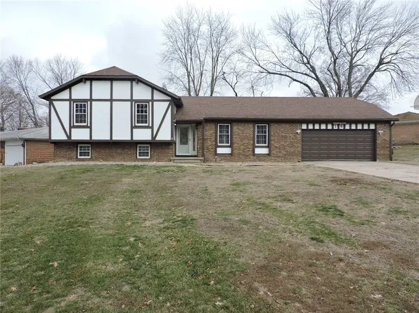16 Shorewood Dr S, Danville, IL 61832
