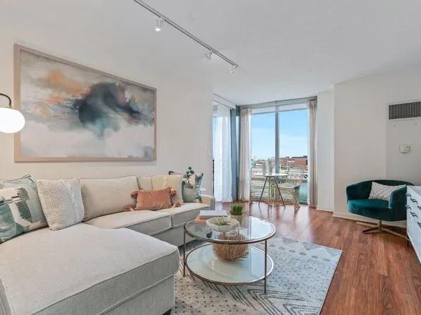 500 N Kingsbury St #1902, Chicago, IL 60654