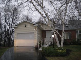 10 Stonegate Ct, Albany, NY 12205