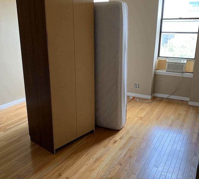 2nd image of 162 E 107th St APT 3
