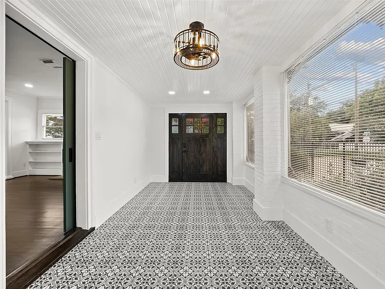 1123 Bomar St — Photo 11