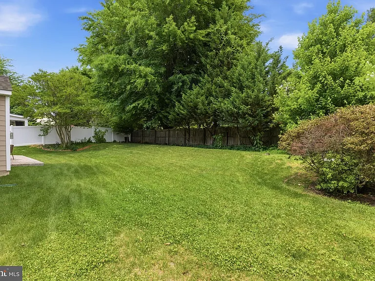 2233 N Underwood St — Photo 54