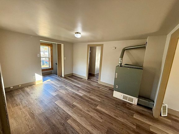 4th image of 302 N 2nd Ave