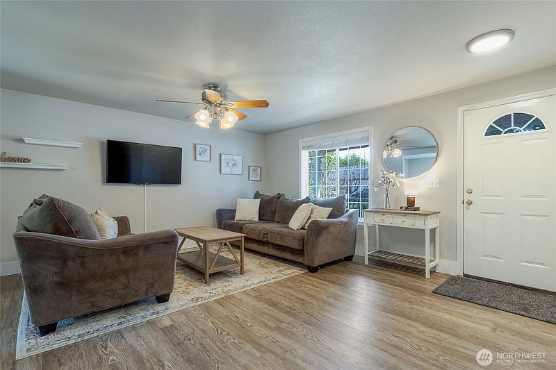 3rd image of 2335 Hawk Drive