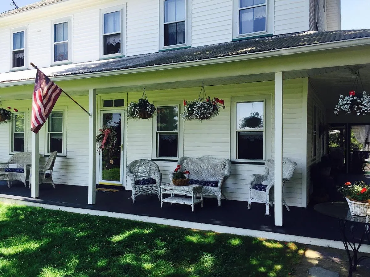 4 bed, 3200 sqft, $2,600 — Photo 2