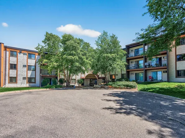 401 E Burnsville Pkwy APT 124, Burnsville, MN 55337