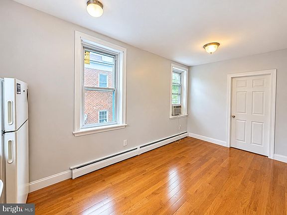 5th image of 912 Ridge Ave #2