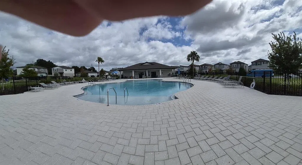 3 bed, 2.5 bath, 1566 sqft, $2,400 — Photo 3