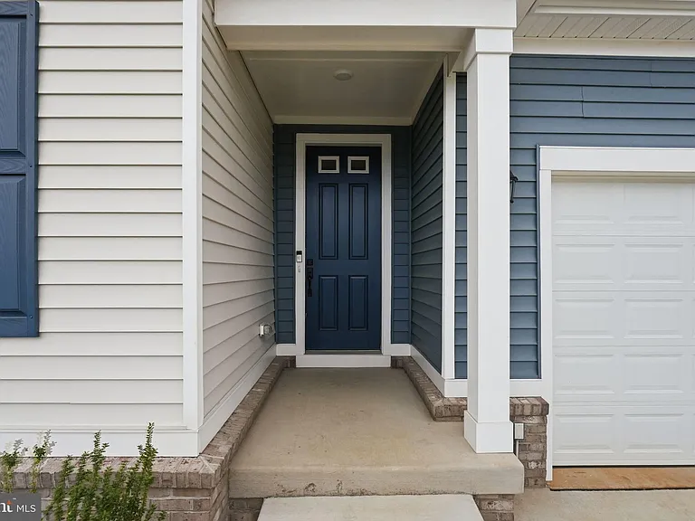 615 Clover Ln — Photo 5
