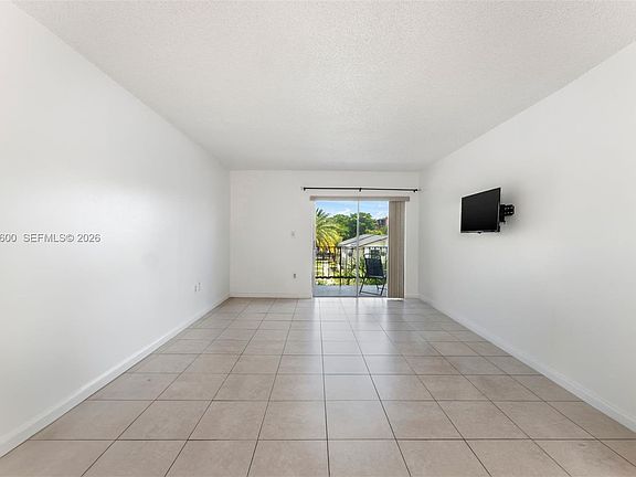 3rd image of 1900 W 54th St APT 220