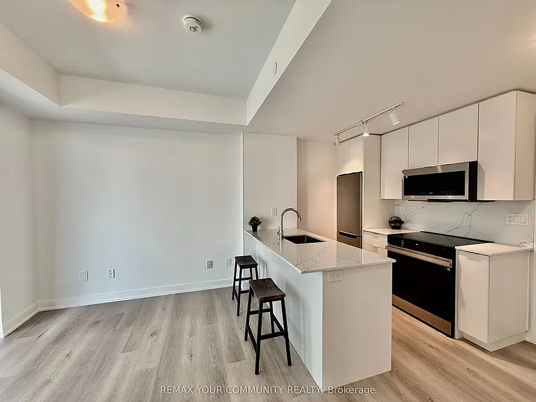 2075 Lakeshore Rd #703 — Photo 7