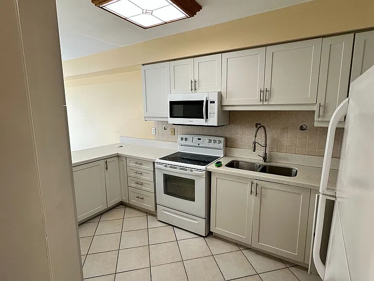 141 Foxchase Ave — Photo 6