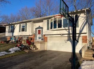 8151 N Carrolton Ct, Hanover Park, IL
