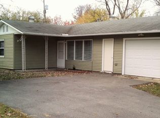 1401 Hollycrest Dr, Champaign, IL 61821