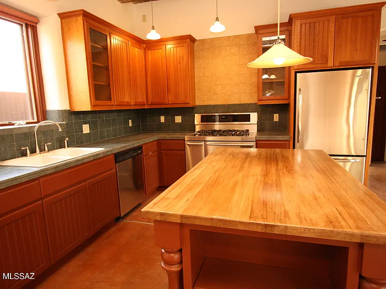 841 S Meyer Ave — Photo 7