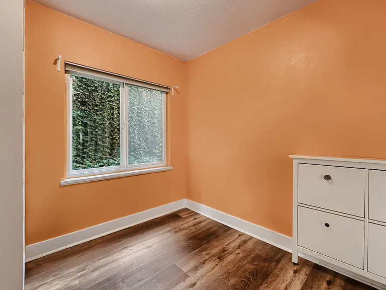 909 NE Brazee St #11 — Photo 18