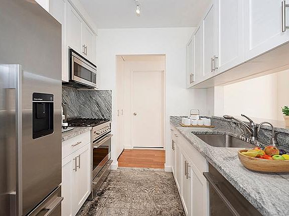 4th image of 450 N End Ave APT 19C