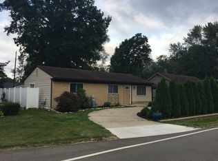 33515 Colfax Dr, Farmington Hills, MI