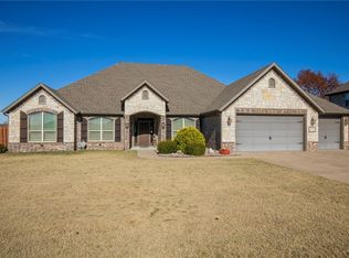 1715 W Gilligan Ave, Rogers, AR 72758