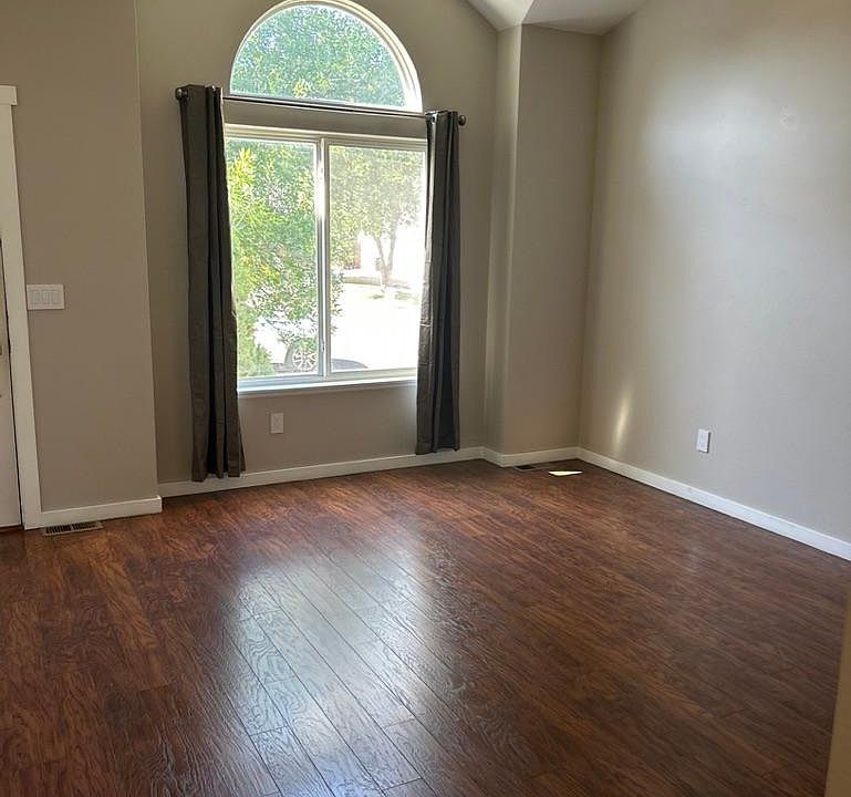 2nd image of 3632 Rockaway St