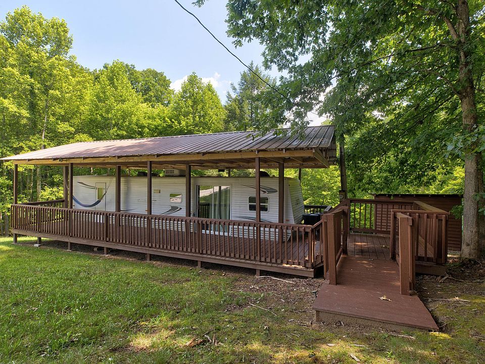 1st image of 4 Fern Dr