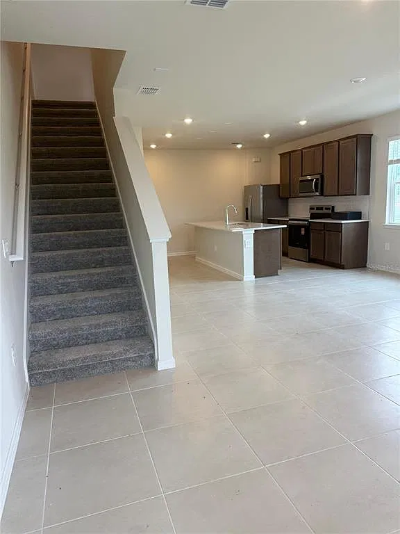 4 bed, 2.5 bath, 1835 sqft, $2,550 — Photo 4