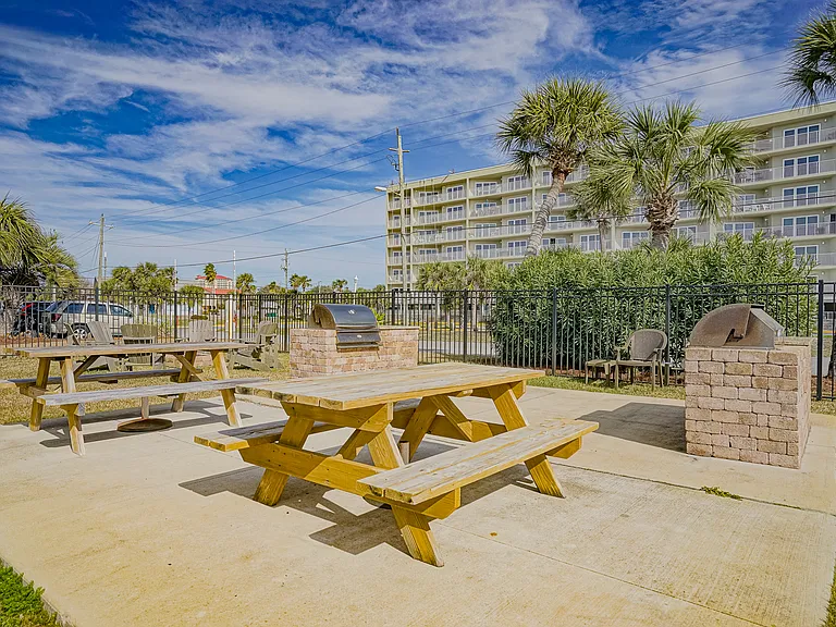 Somerset Oceanside Apartments — Photo 9