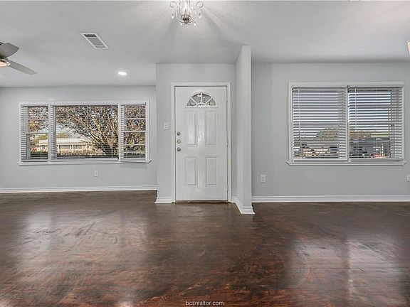 3rd image of 1105 San Jacinto Ln