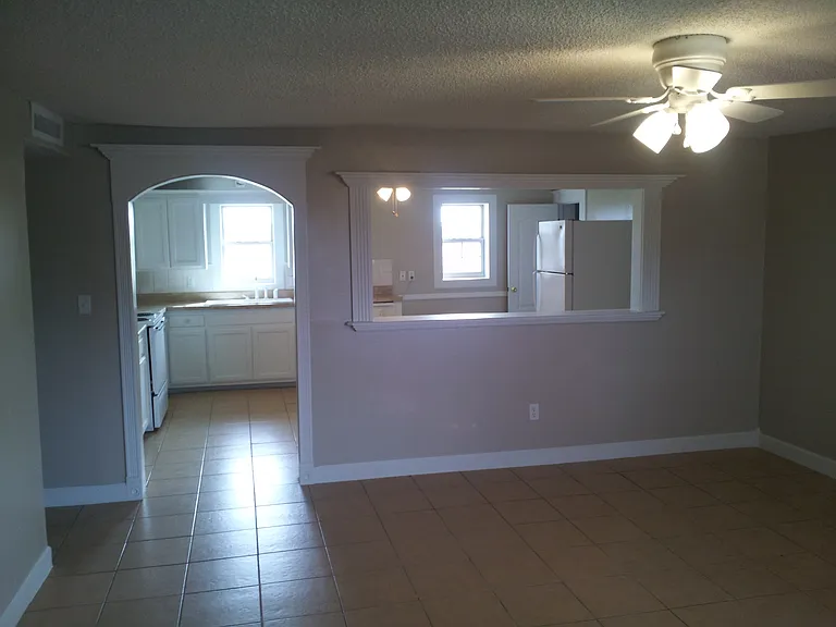 605 S Zion St — Photo 8