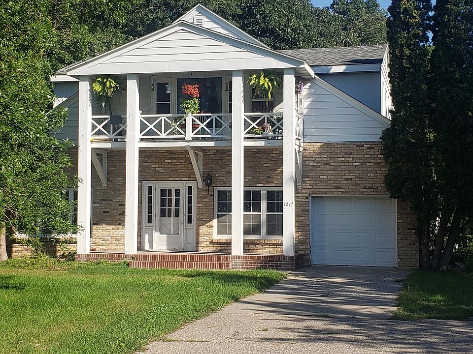 4 bedroom, 1 bath. Main level. Attached garage.