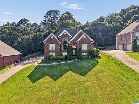 3rd image of 1042 Meadows Ln