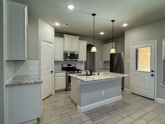 3rd image of 7836 Cottonwood Dr