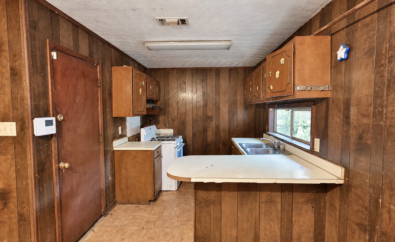 137 Grover Cleveland Cir - 1 — Photo 3