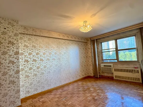 458 Neptune Avenue image 9 of 11