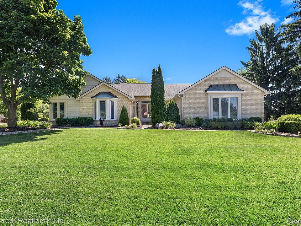 1st image of 10106 Hillcrest Dr