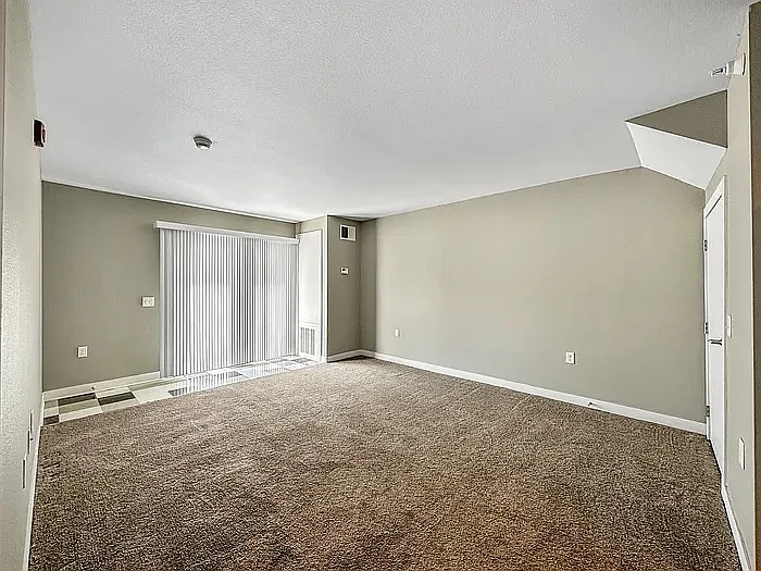 2440 SW 9th St #3 — Photo 8