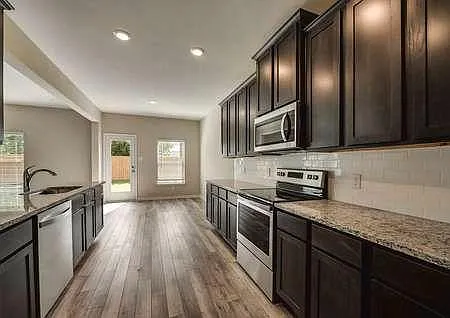 2112 Emma Ct — Photo 3