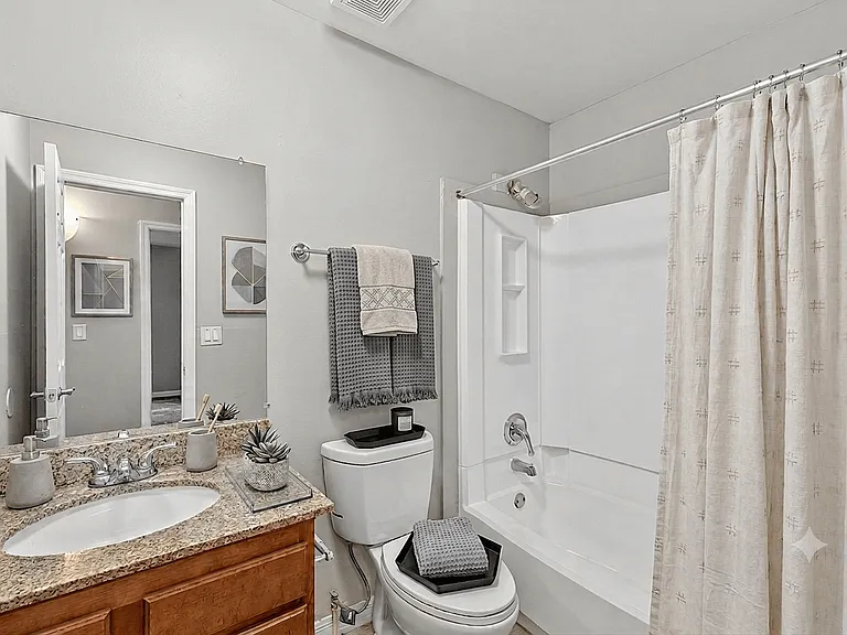Aventine at Forest Lakes Apartment Homes — Photo 21